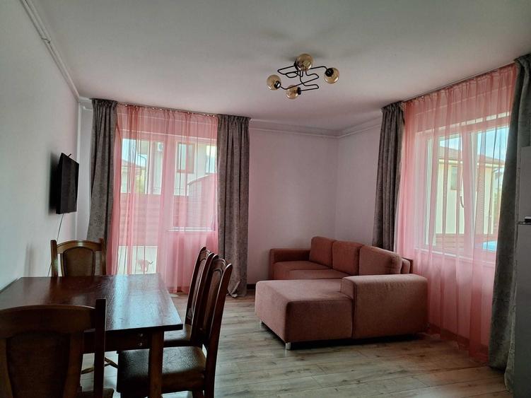 Apartament cu 3 camere decomandat în Florești