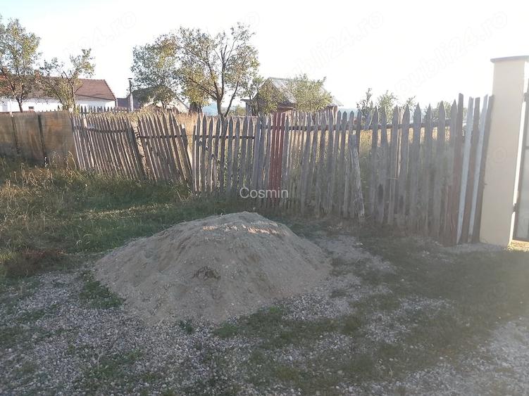 Vand teren intavilan