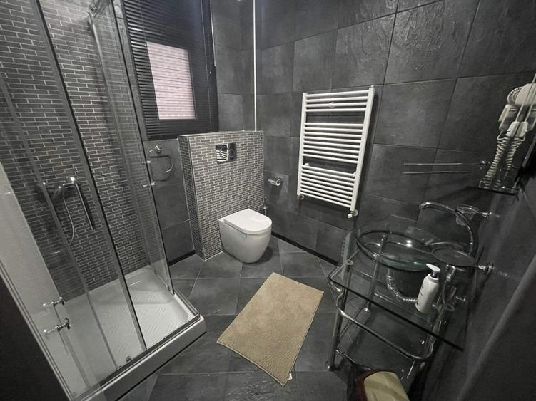 Apartament cu 3 camere decomandat în Crișan