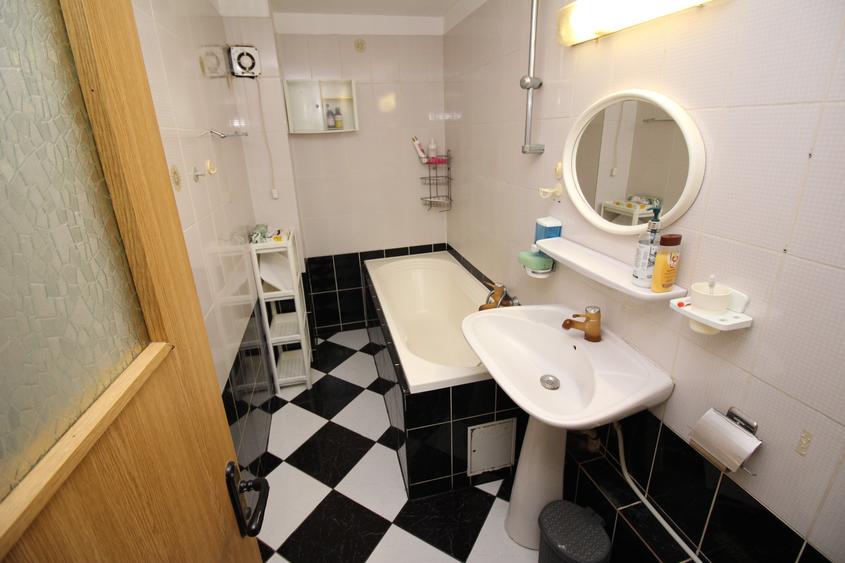 Apartament cu 2 camere decomandat în Eroii Revoluției