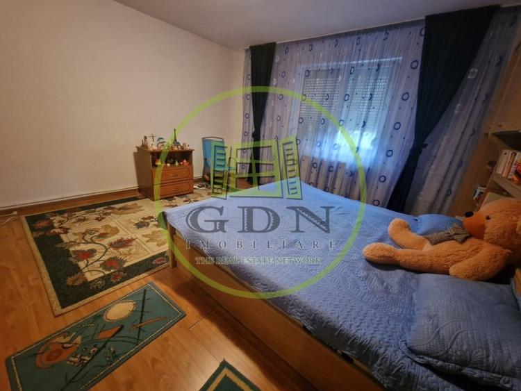 Apartament cu 3 camere decomandat, mobilat în Lascăr Catargiu