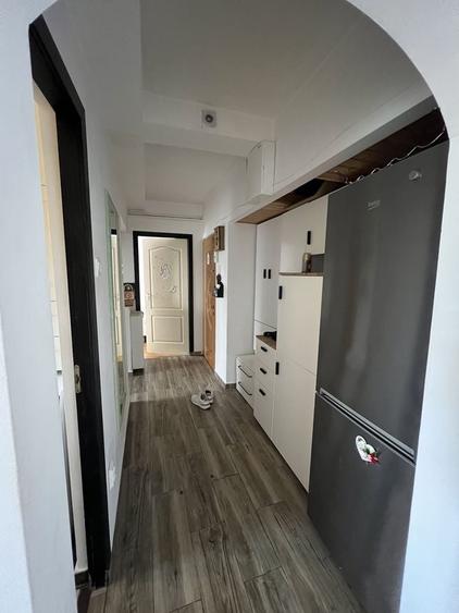 Apartament cu 3 camere semidecomandat în Podu Roș