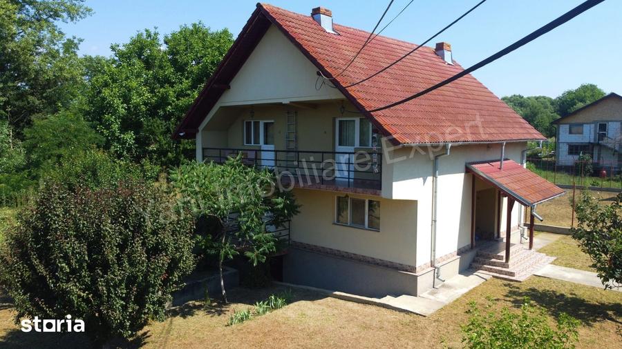 Casă cu 4 camere cu Teren 1960 Mp în Curtea de Argeș
