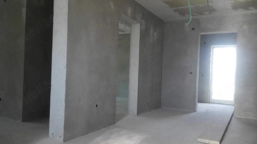 Casă cu 9 camere cu Teren 500 Mp în Vulcan