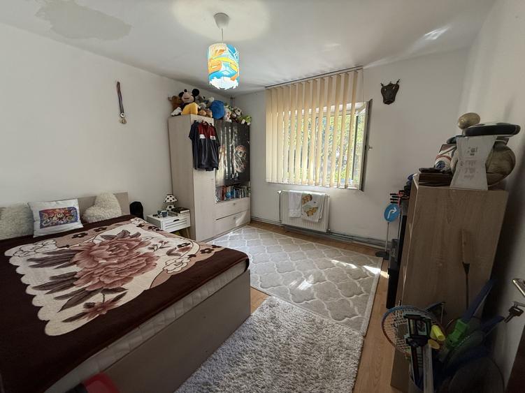 Apartament cu 3 camere decomandat, mobilat în Baba-Dochia