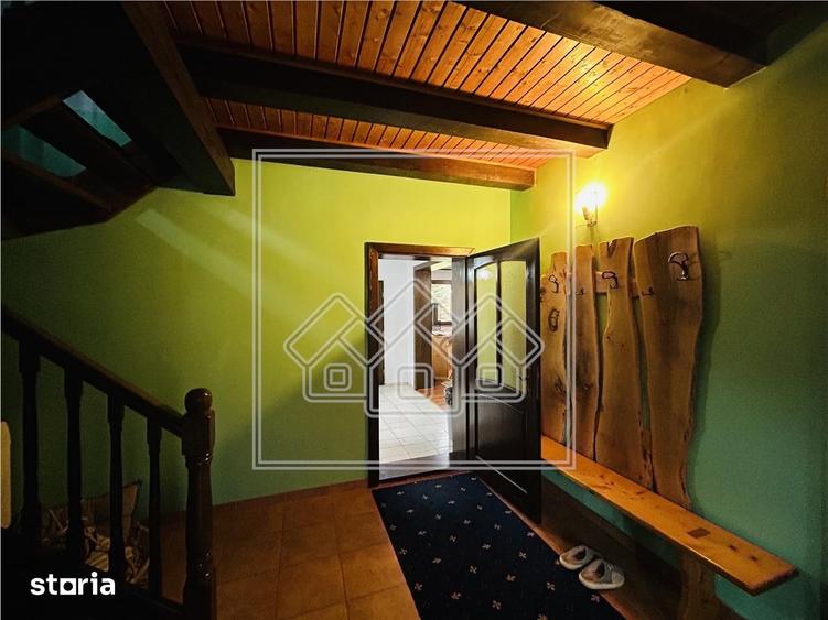 Casă cu 5 camere cu Teren 3400 Mp în Porumbacu de Jos