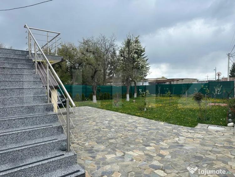 Casă cu 7 camere cu Canalizare în Central