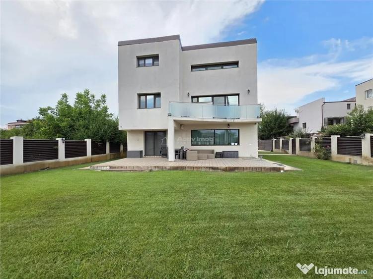 Casă cu 10 camere cu Teren 620 Mp în Mogoșoaia