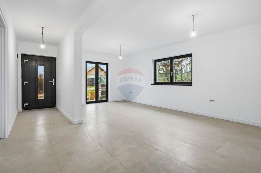 Casă individuală cu 3 camere cu Teren 400 Mp în Tomești