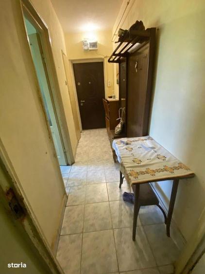 Apartament cu 3 camere semidecomandat în Calea București