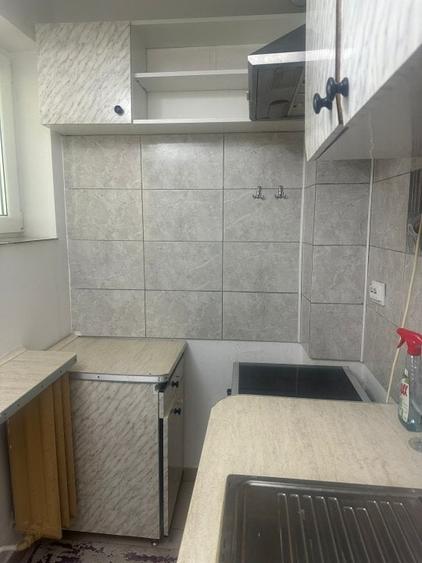 Garsonieră decomandată, mobilată în Nicolina