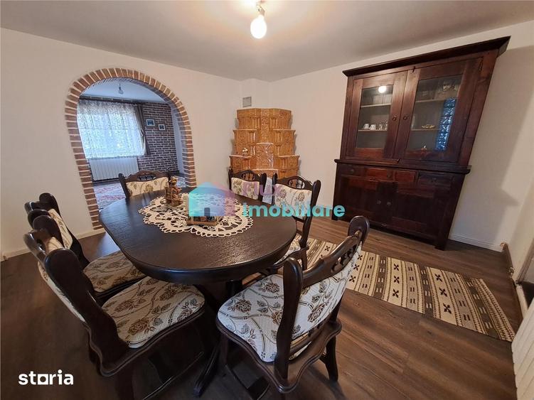 Casă cu 5 camere cu Teren 800 Mp în Cornu Luncii