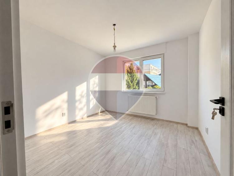 Apartament cu 3 camere semidecomandat în Central