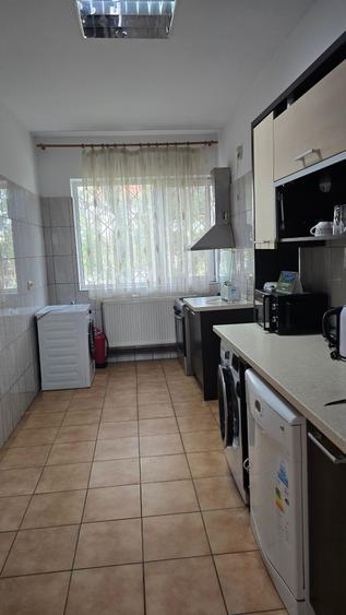 Casă individuală cu 10 camere cu Canalizare în Central