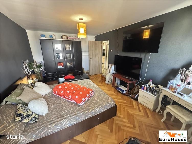 Apartament cu 3 camere decomandat în Cetate