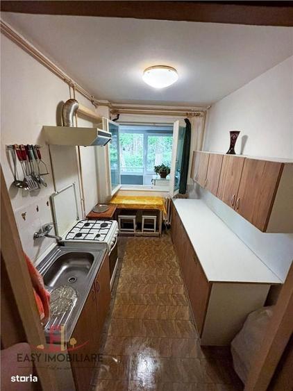 Apartament cu 2 camere decomandat în Aleea Carpați