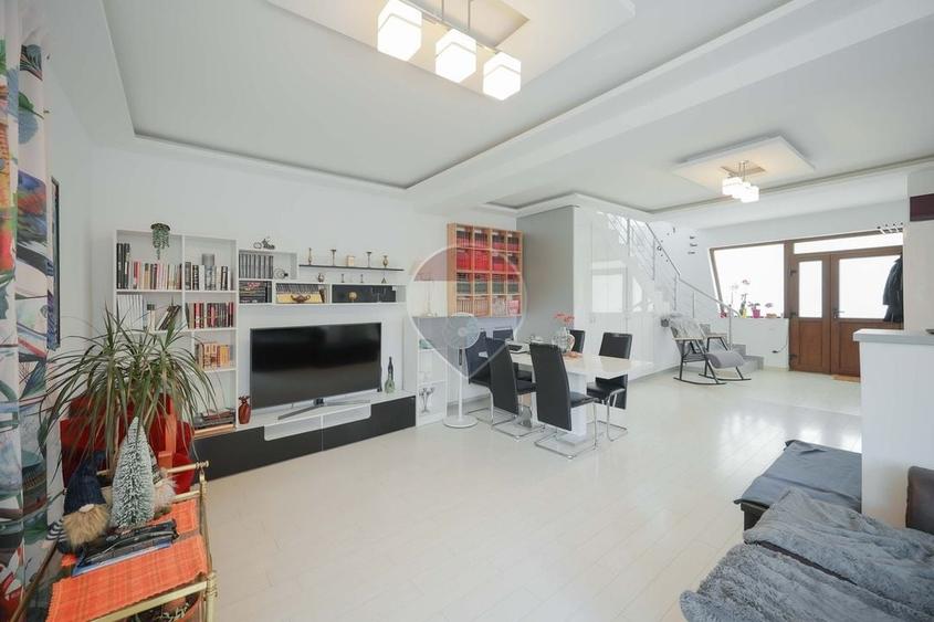 Duplex cu 4 camere cu Teren 252 Mp în Sântandrei