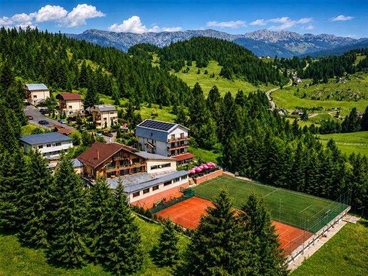 Hotel/Pensiune, de 3,200 mp, în Exterior Est