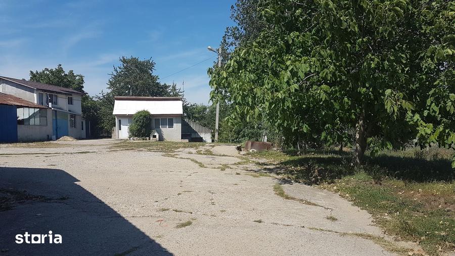 Spațiu comercial, de 414 mp, în Mărăcineni