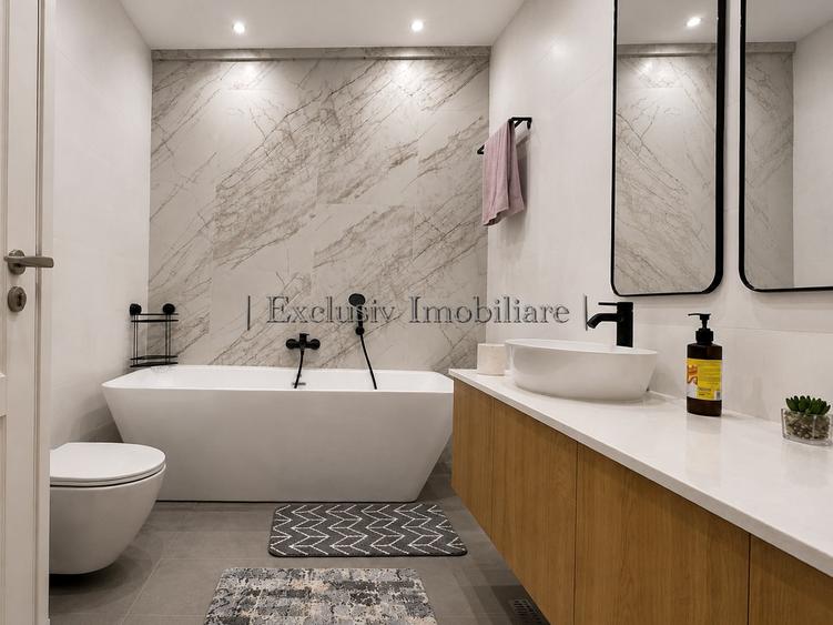 Apartament cu 3 camere decomandat în Casa de Cultură