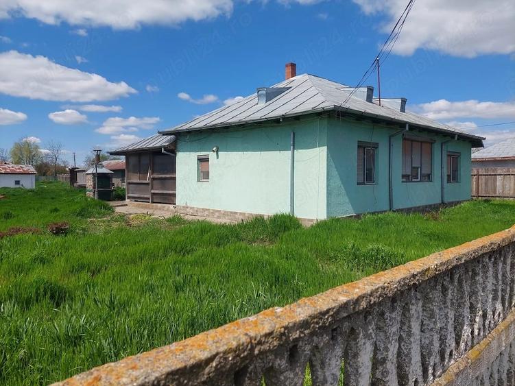 Casă cu 5 camere cu Teren 2100 Mp în Scorțaru Vechi
