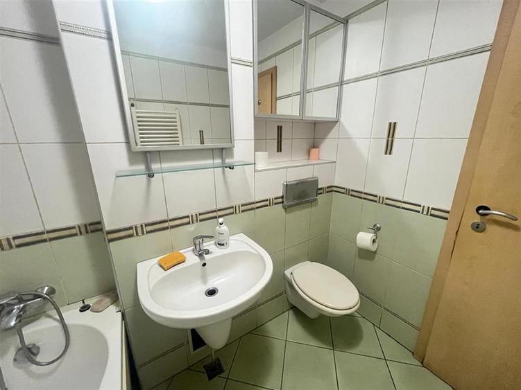 Apartament 3 camere 2 balcoane etaj 1 - zona Centrala - 18