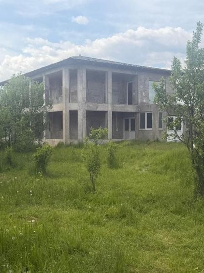 Casă cu 4 camere în Dumbrăvești