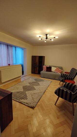 Apartament cu 3 camere, mobilat în Torontalului