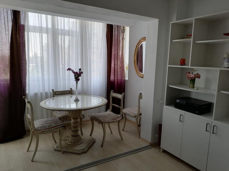 Apartament cu 2 camere decomandat în Micro 20