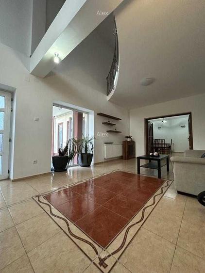 Casă cu 4 camere cu Teren 400 Mp în Central