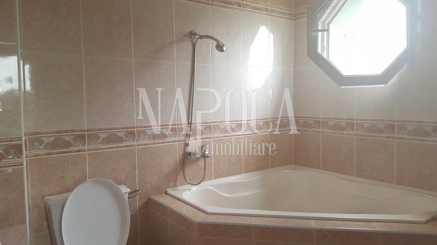 Casă individuală cu 9 camere cu Canalizare în Gruia