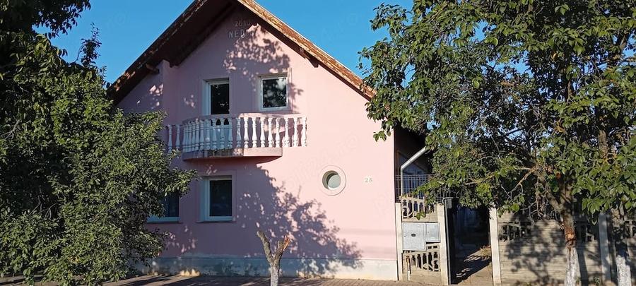 Casă cu 3 camere cu Teren 908 Mp în Parța