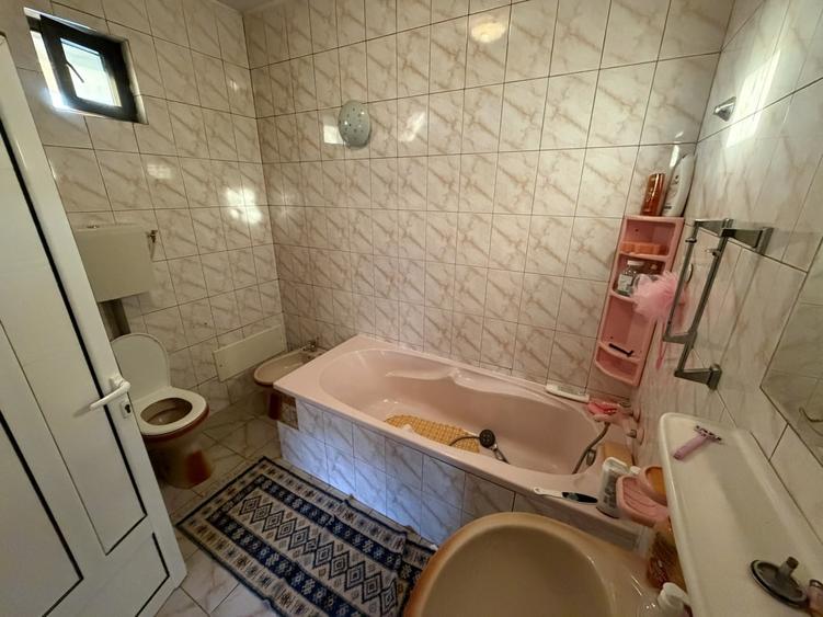 Casă cu 5 camere cu Teren 250 Mp în Ferentari