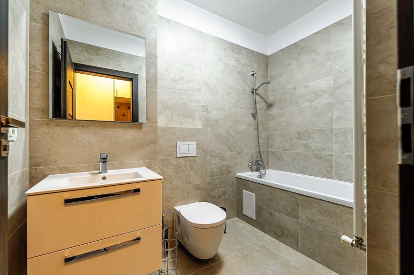 Apartament cu 2 camere semidecomandat în Est