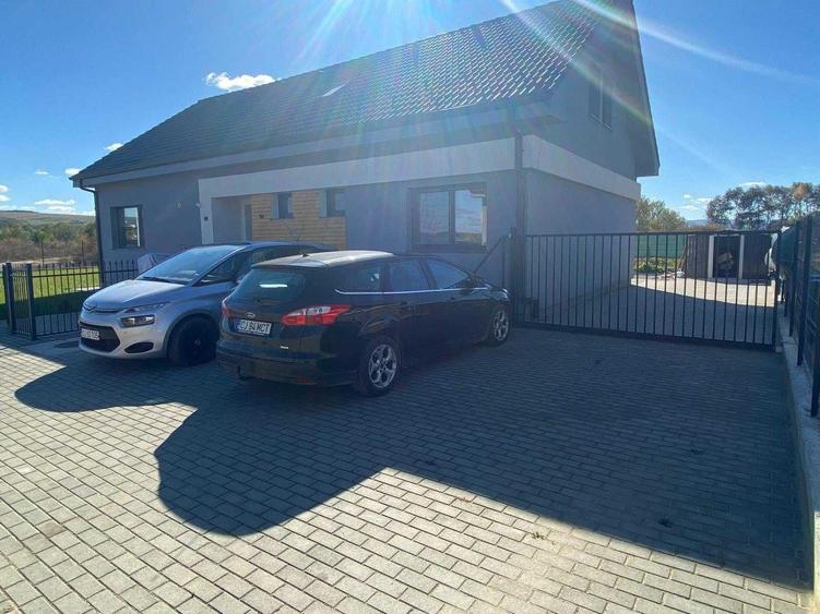 Casă cu 3 camere în Jucu de Mijloc