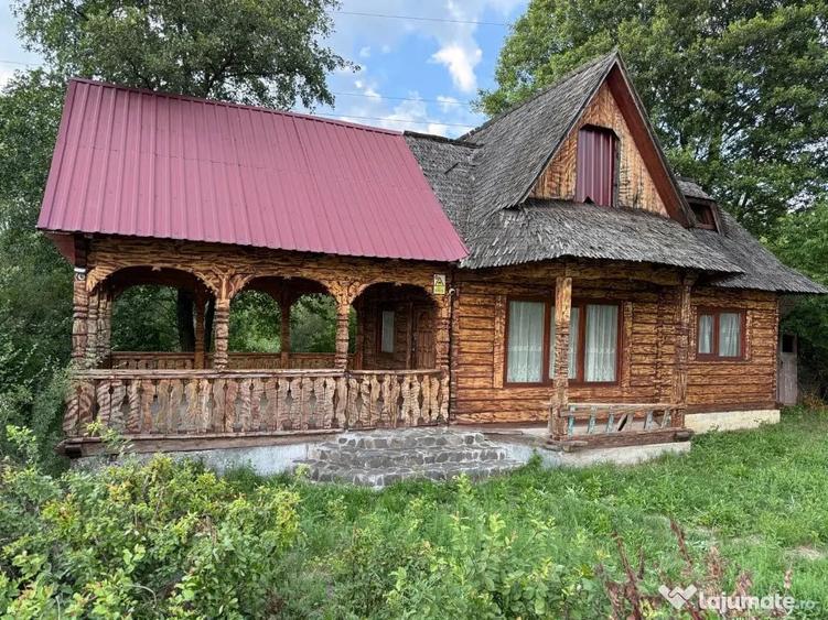 Casă cu 2 camere cu Teren 1400 Mp în Lăpuș