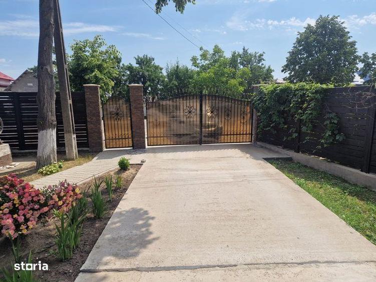 Casă cu 4 camere cu Teren 313 Mp în Coșula