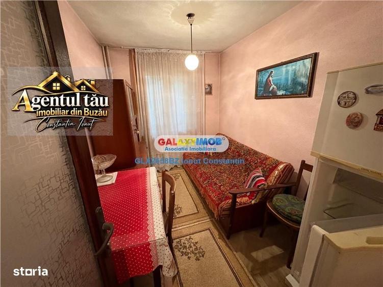 Apartament cu 3 camere semidecomandat în Micro 14