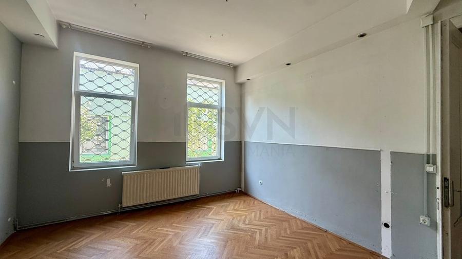 Casă individuală cu 10 camere cu Teren 387 Mp în P-ța Muncii
