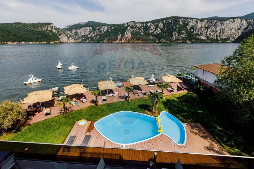 Hotel/Pensiune, de 1,987.1999511719 mp, în Dubova