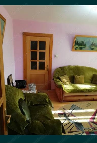 Apartament cu 3 camere semidecomandat în Milcov