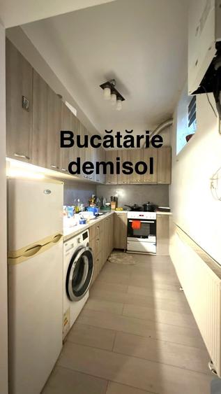 Apartament cu 3 camere decomandat, mobilat în Central