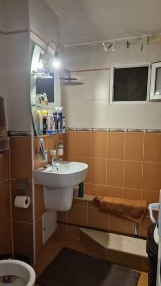 Apartament cu 3 camere decomandat, mobilat în Km 5