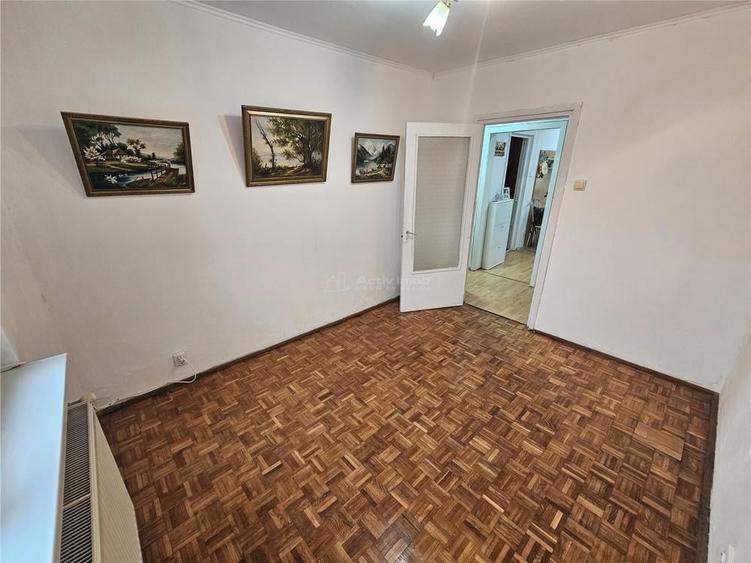 Apartament cu 3 camere decomandat în Micro II