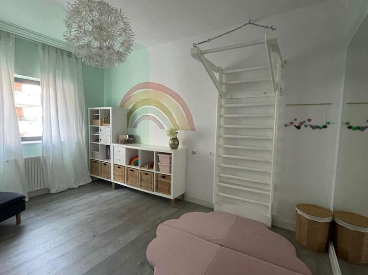 Apartament cu 4 camere decomandat în Lacul Tei
