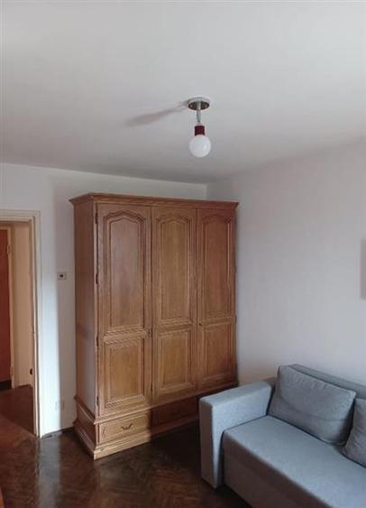 Apartament cu 2 camere semidecomandat în Gorjului