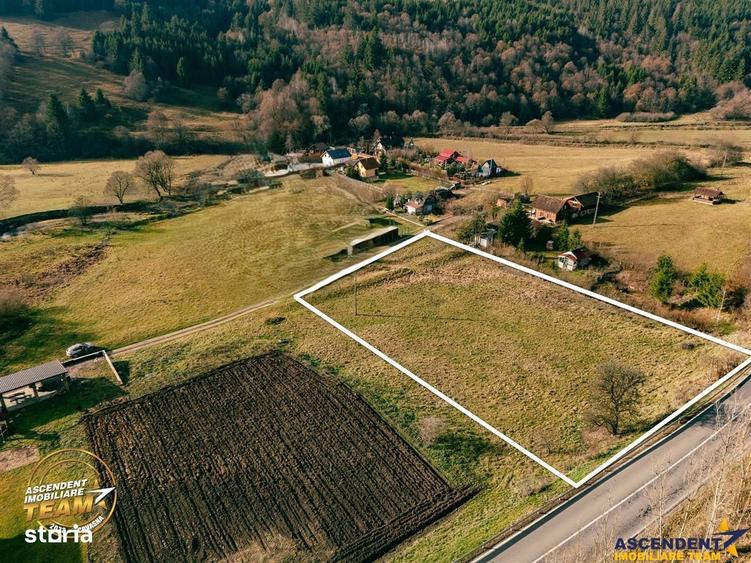 Teren de 3100 mp, în Plăieșii de Jos