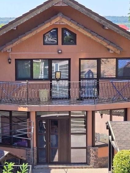 Casă cu 4 camere în Exterior Vest
