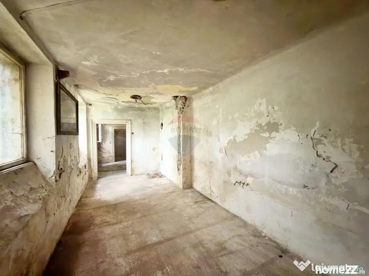 Apartament cu 3 camere semidecomandat în Central