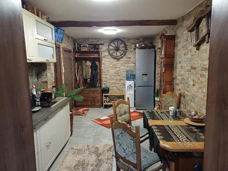 Apartament cu 2 camere decomandat în Rovine
